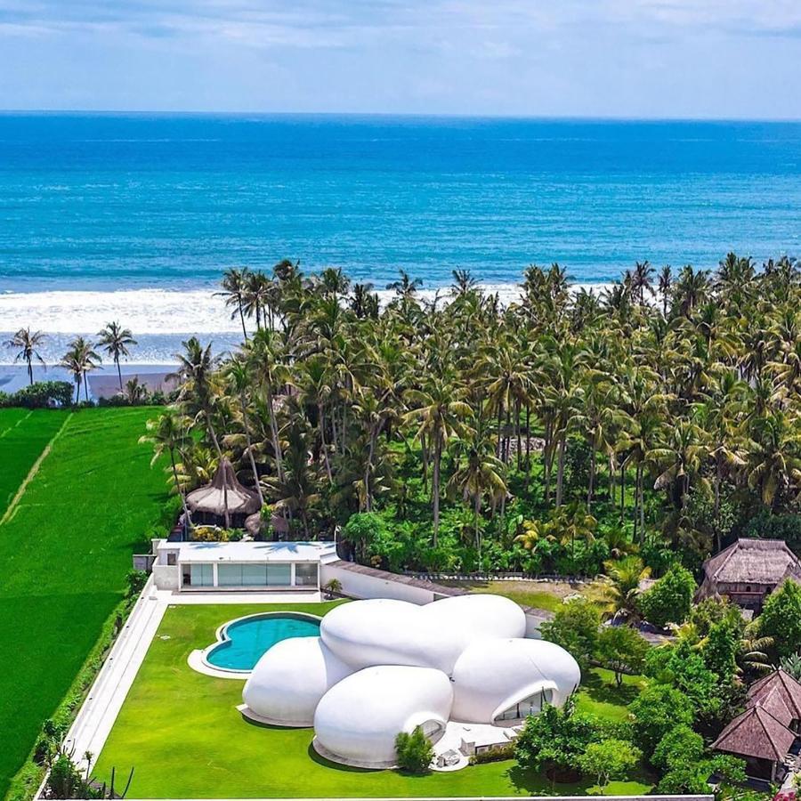 The Cloud Beachfront Villa Tabanan Екстериор снимка