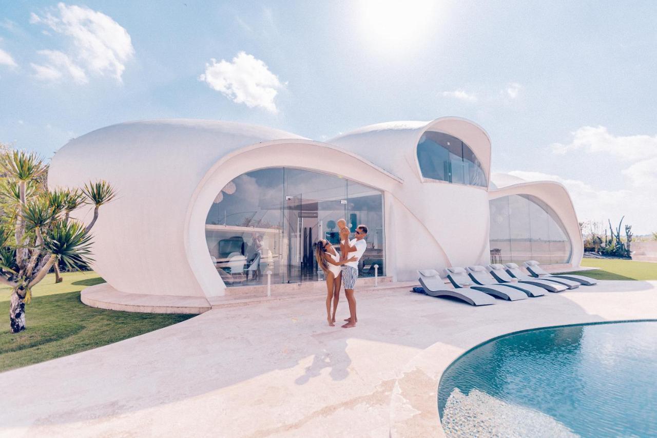 The Cloud Beachfront Villa Tabanan Екстериор снимка