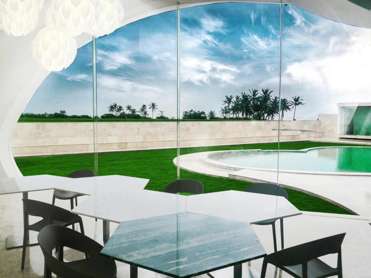 The Cloud Beachfront Villa Tabanan Екстериор снимка